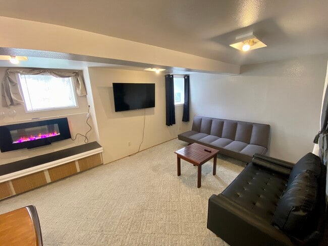 Building Photo - The Hawthorne Hideaway - Basement Dwelling