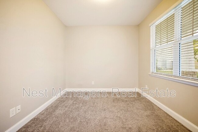 Building Photo - 136 Loch Ln