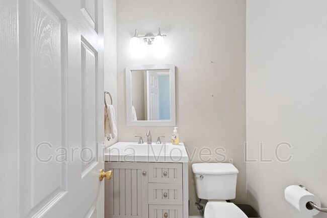 Building Photo - 312 Waterton Way