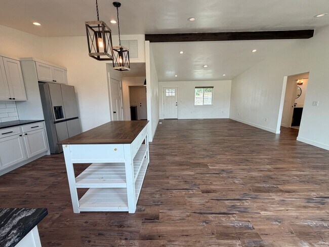 Building Photo - Now renting 3 bedroom House