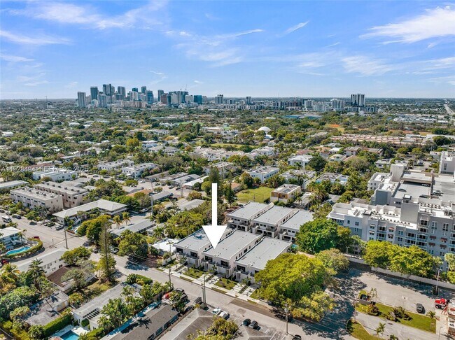 Building Photo - 920 NE 17th Ave