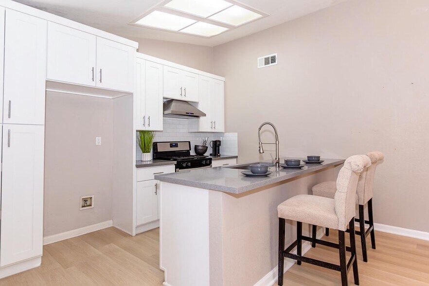 Building Photo - 4034 E Ave R