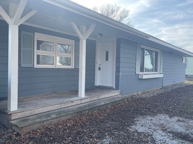 Building Photo - 3 Bedroom Home