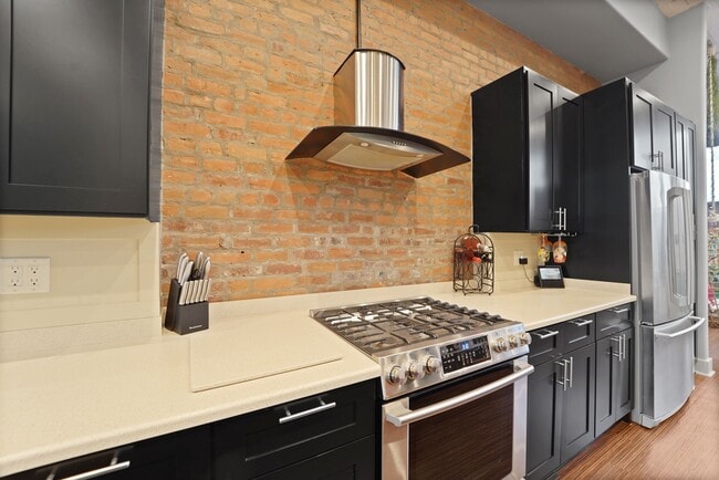 Building Photo - 334 Broad St