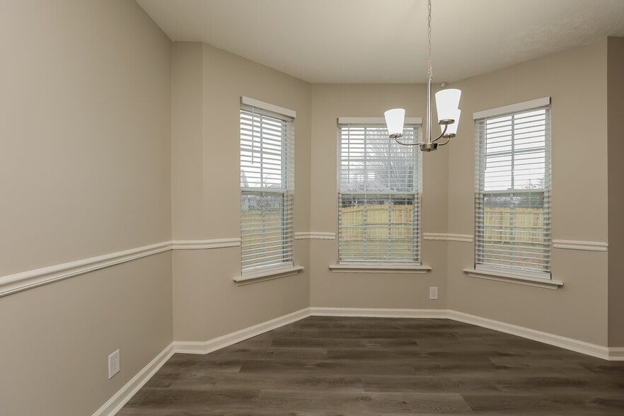 Building Photo - 405 Evelyn Dr