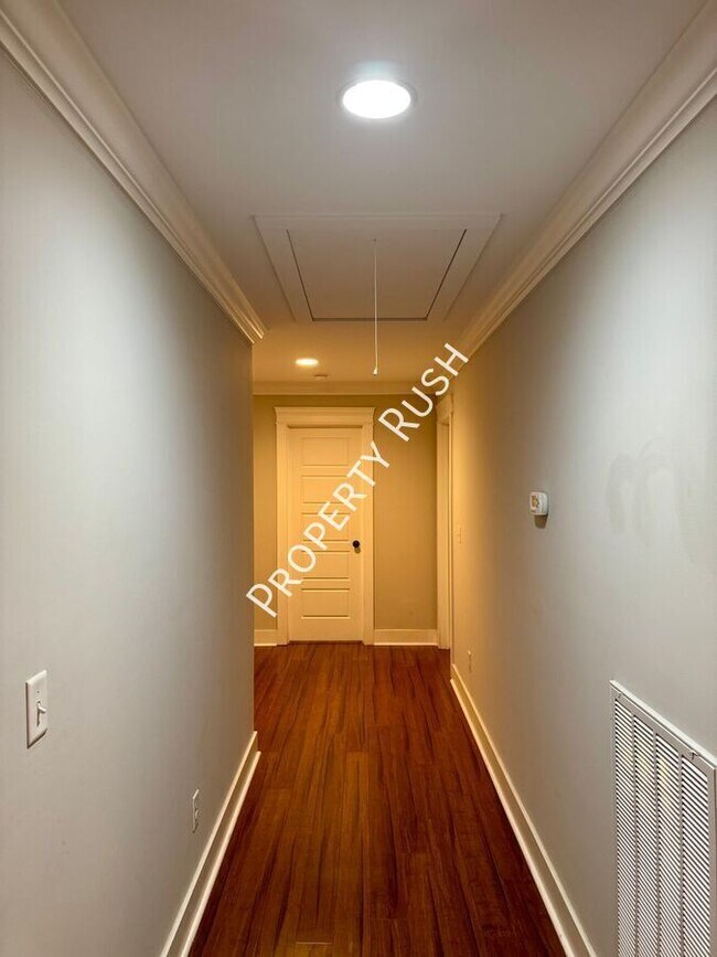 Building Photo - 6477 Olin Ln