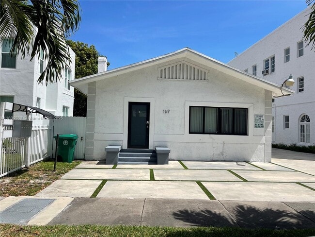 Building Photo - 169 NE 50th St