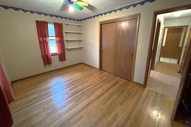 Building Photo - Large 3 Bedroom Home in North Ames just of...
