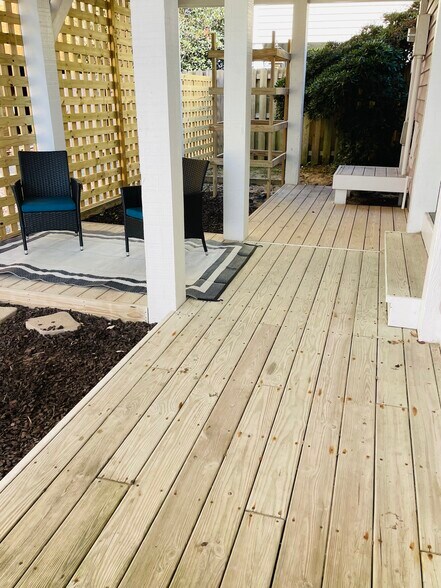 Back deck with outside shower - 101 Lumina Ave N