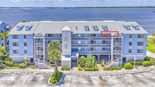 Primary Photo - 10 NE Plantation Rd