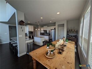 Building Photo - 892 Maple Dr