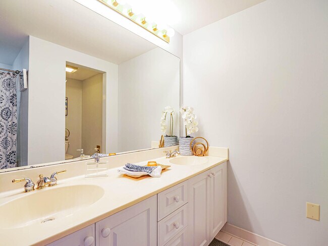 Building Photo - 5010 Harmony Cir