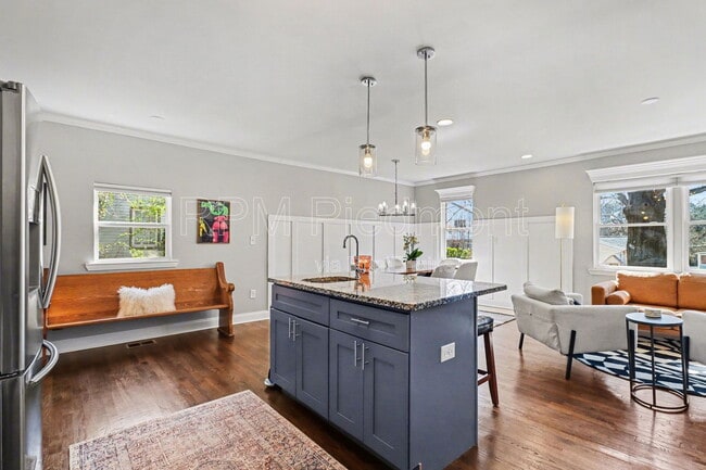 Building Photo - 1360 Smith St SE