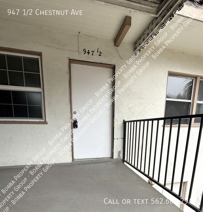 Building Photo - 947 1/2 Chestnut Ave-