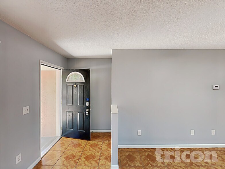 Building Photo - 8206 Clermont St