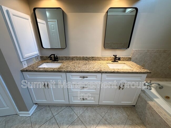 Building Photo - 1611 Ellington Rd SE