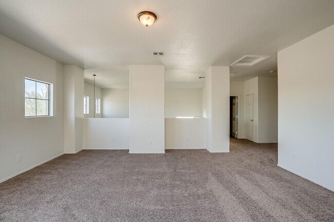 Building Photo - Charming 4 Bedroom 3 Bath 3 Car garage Hom...