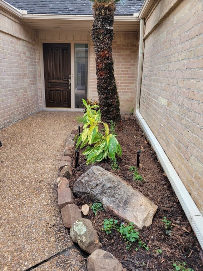 Building Photo - 406 Fox Briar Ln