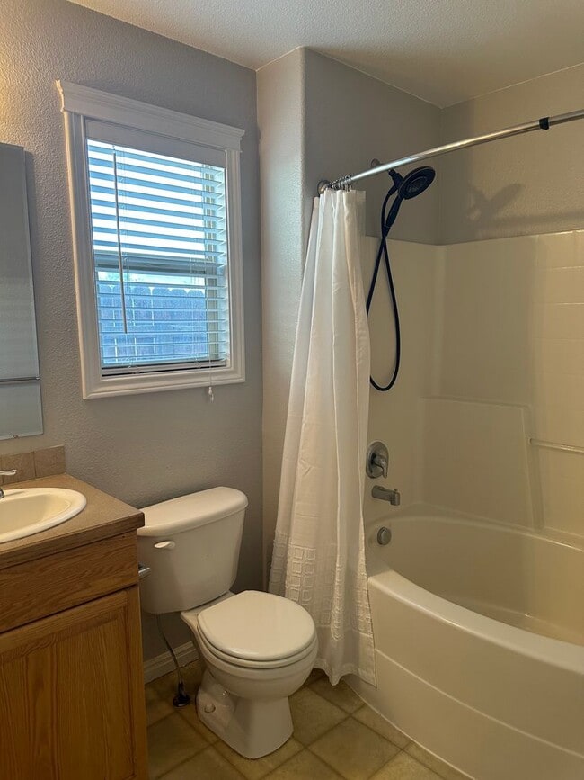 Building Photo - $1,995.00 / Ready Now this 4 bedroom home ...