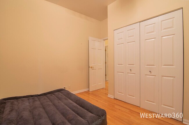 Building Photo - 1017 W Dakin St