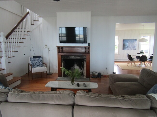 Building Photo - 48 Beach Ave