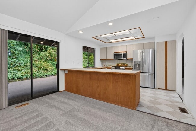 Building Photo - Mid-Century Gem with Hot Tub, Large Deck, and Bonus Rooms in Issaquah – 4 Bed, 3 Bath, 2,940 Sq Ft