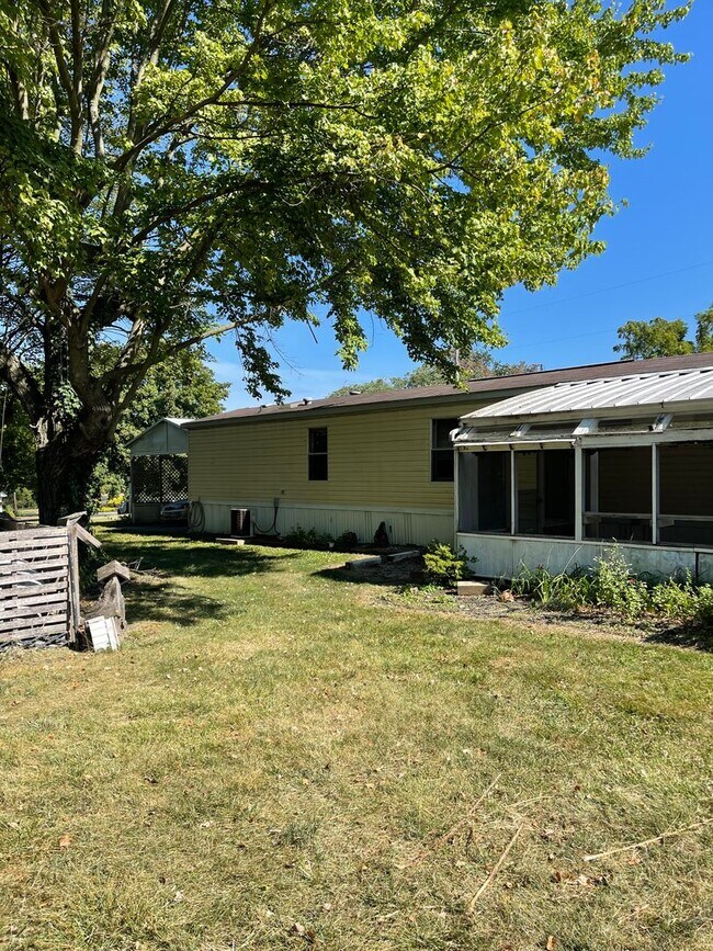 Building Photo - 3 bedroom home Fayetville PA!