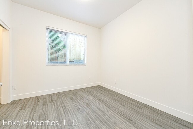 Building Photo - 1627 SE Reedway St