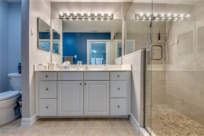 Building Photo - 10720 Ravenna Way