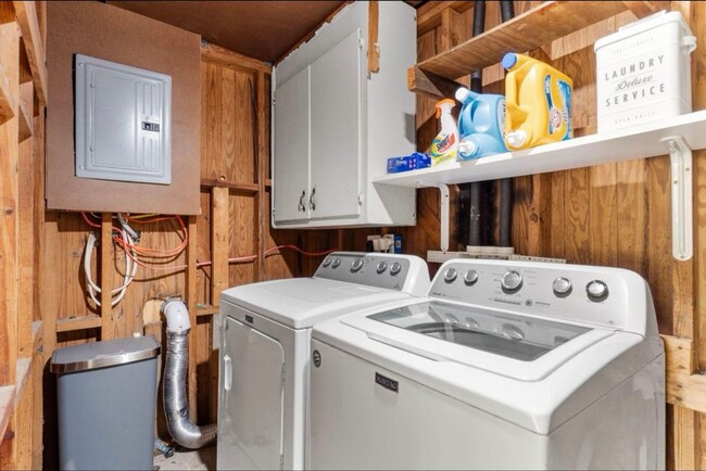 Building Photo - Charming 3-Bedroom Home in Pensacola!