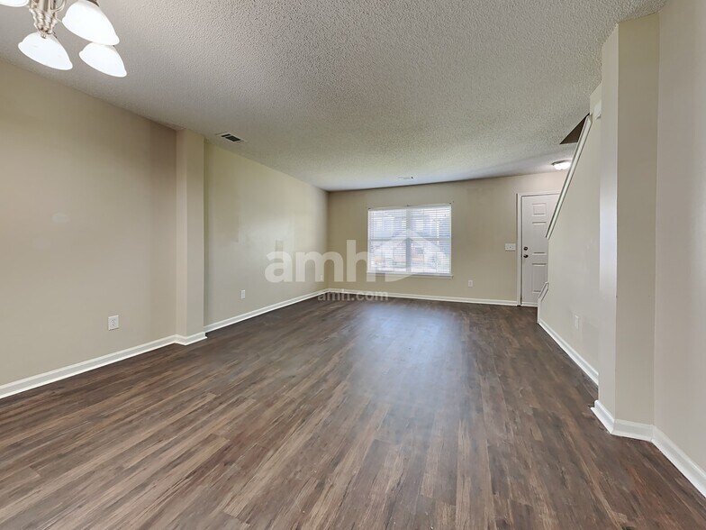 Building Photo - 2030 Clipstone Dr