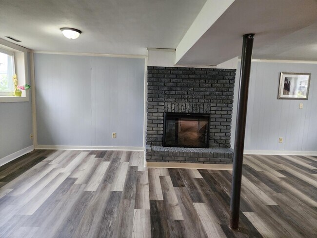 Building Photo - 9225 Carol Ann Dr