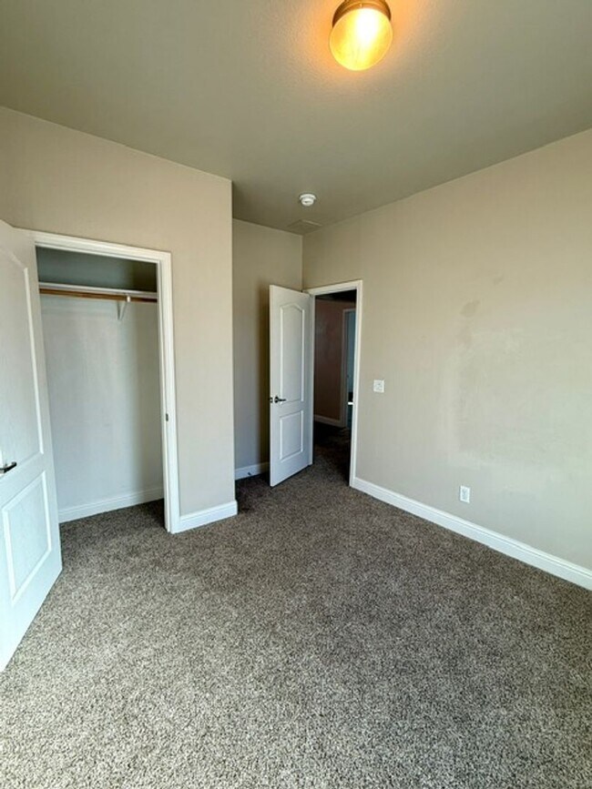 Building Photo - 3 Bedroom 2 Bath Home Available Soon!