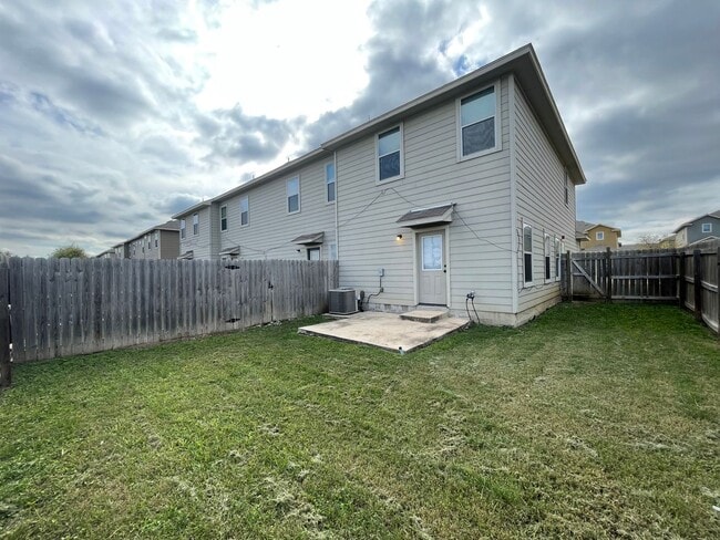 Building Photo - Townhome for rent