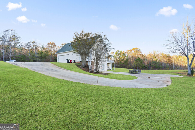 Building Photo - 572 Austin Rd