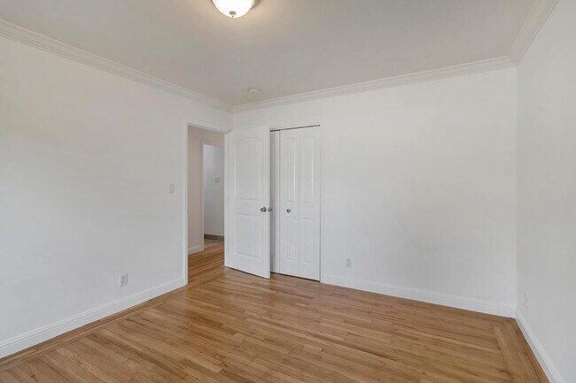 Building Photo - 123 Dunsmuir Way