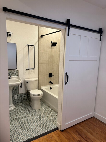 Building Photo - 803 E Peralta Wy