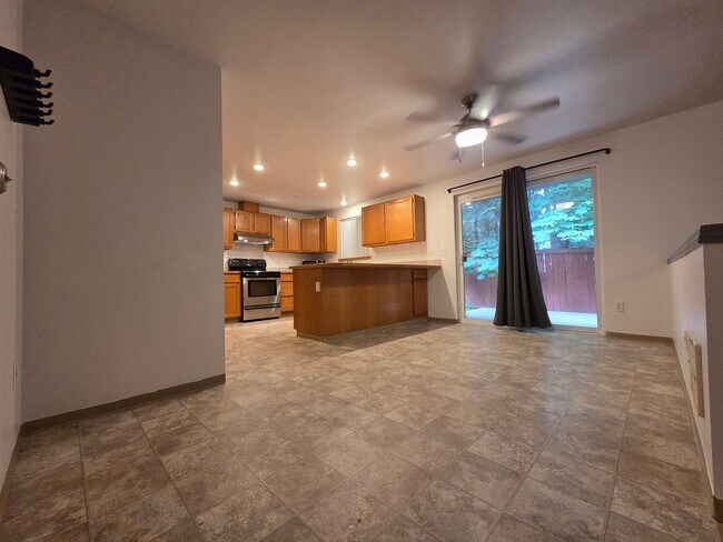 Building Photo - Charming Rambler in Gated Clearwood Community