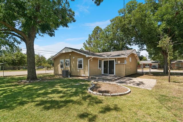 Building Photo - 3800 Atlas Dr