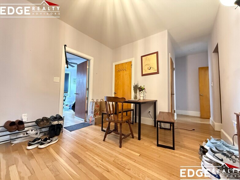 Building Photo - 74 Egmont St