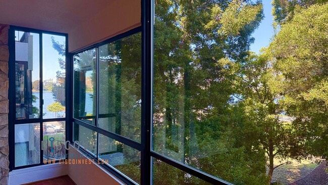Building Photo - Lake Merritt Condominium 2 Bedroom, 2 Bath...