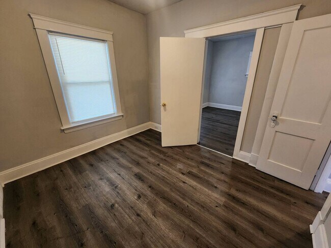 Building Photo - 2762 E 120th St