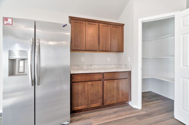 Building Photo - Spacious 3 bed, 2 bath in East Siloam Springs! Fenced yard, laundry included!
