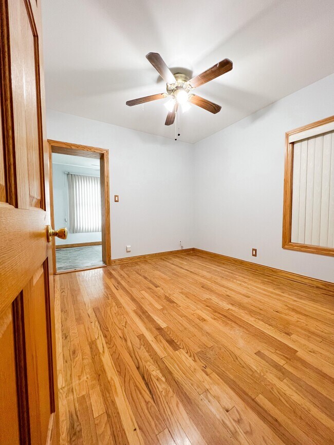 Bedroom 1, 10'x10'6'' - 6042 W Miami Ave