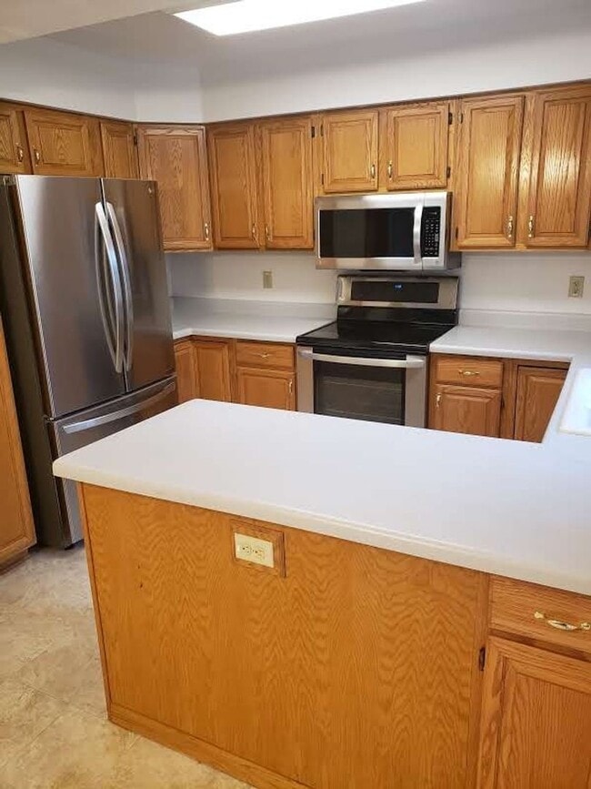 Primary Photo - Spacious 3 bedroom, 2 1/2 bath Duplex