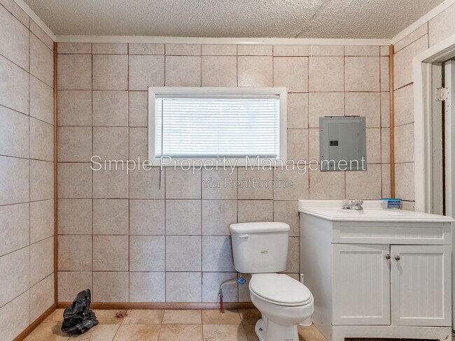 Building Photo - 4012 Parkwoods Ln