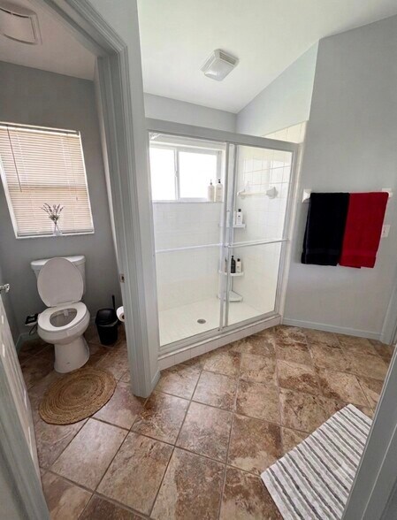 Building Photo - 6407 Whit Ct