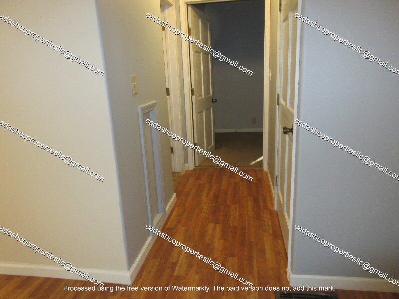 Building Photo - 206 W Poplar St