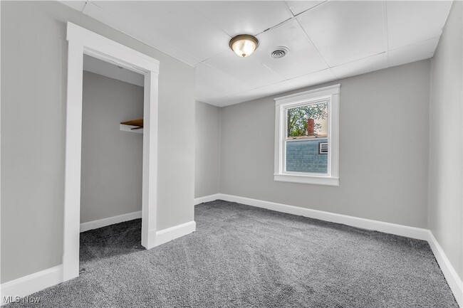 Building Photo - 352 7th St