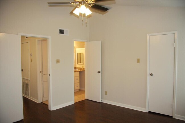 Building Photo - 6750 Sands Point Dr